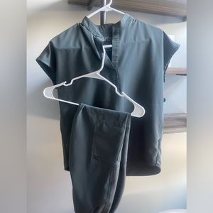 Women's Figs Scrub Set, XS top, XS bottom